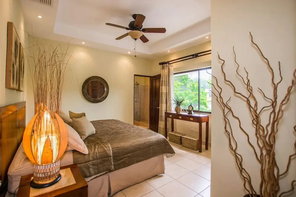 Casa del Sol-4 Secured and Quiet Complex - Minute Walk to the Beach