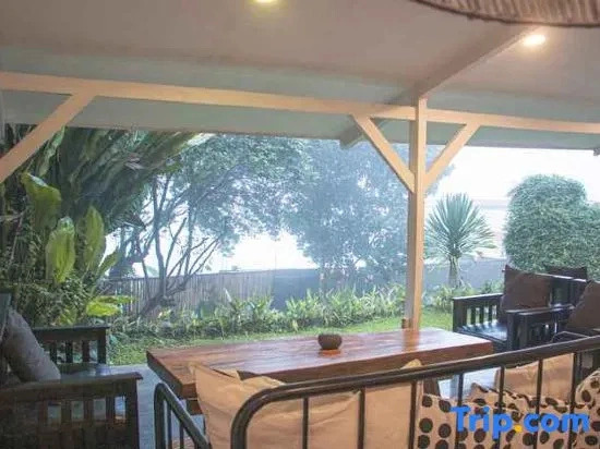 Villa Memory-Modern White Open Kitchen