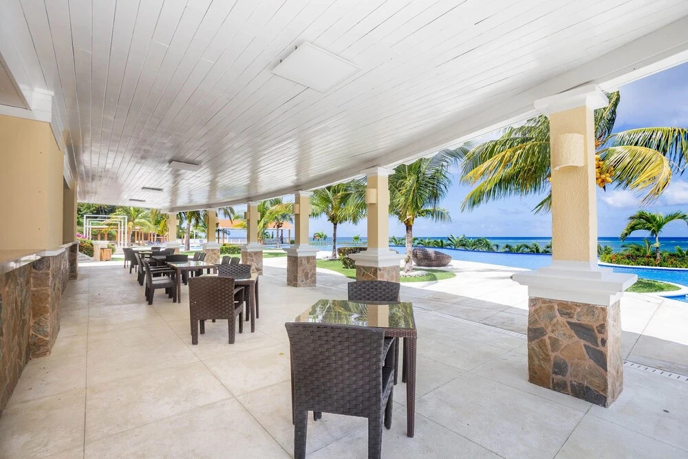 Pristine Bay 1106 4 Bedroom Home by RedAwning
