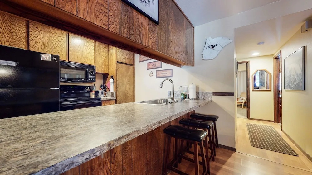 Horizons 4 186 Centrally Located, Spacious Mammoth Home with Cozy Fireplace by RedAwning