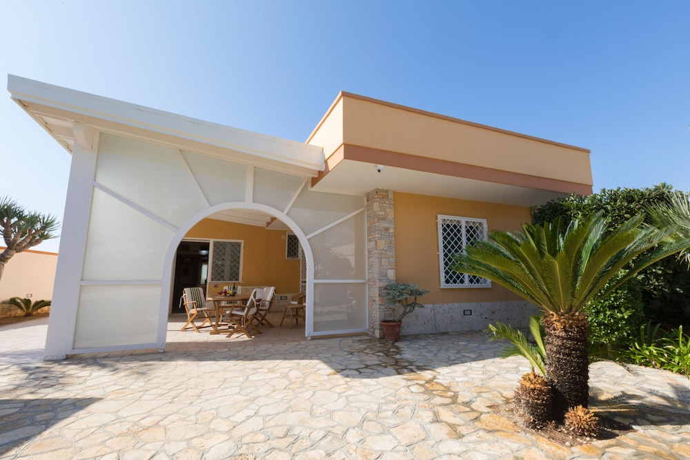 Villa Eleonora con piscina Fronte Mare