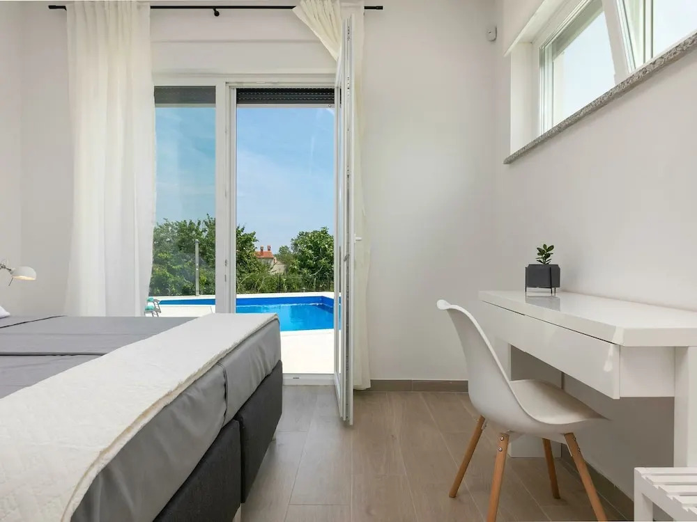 Detached Villa With Private Swimming Pool, 1.5 km From the Beach and 4 km From Pula