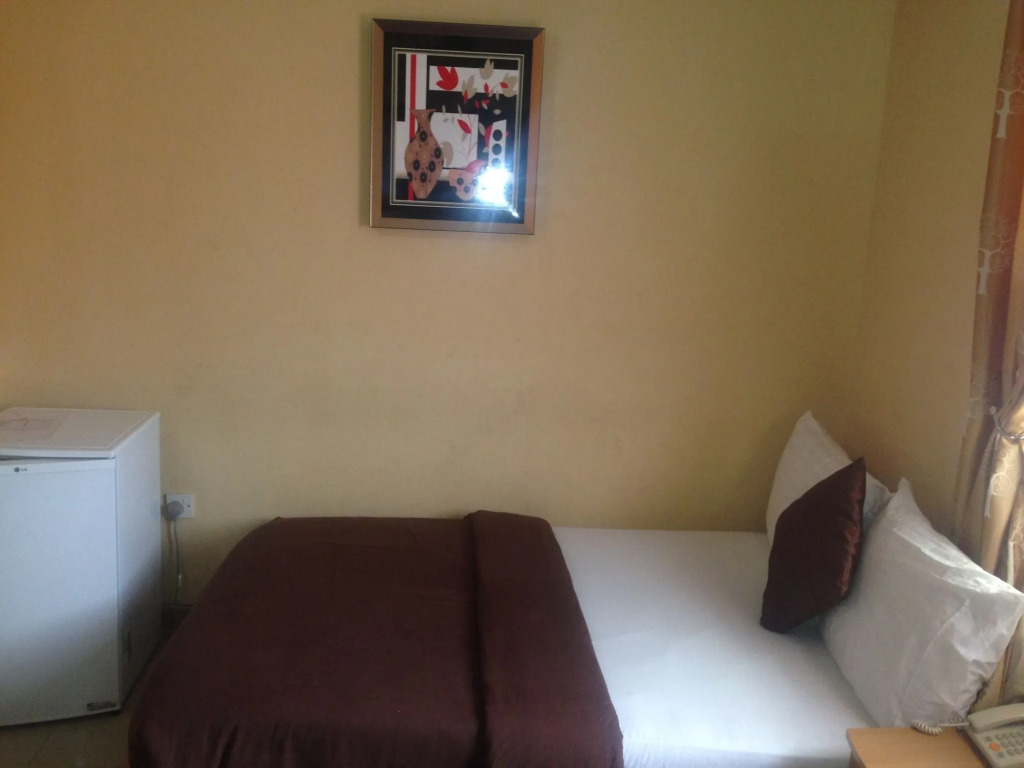 De Lawrence Court & Suites