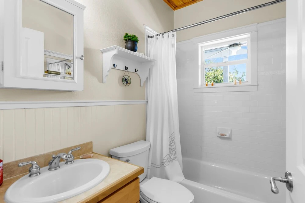 Beautiful Home Located In Venetian Shores Neighborhood 2 Bedroom Home by RedAwning