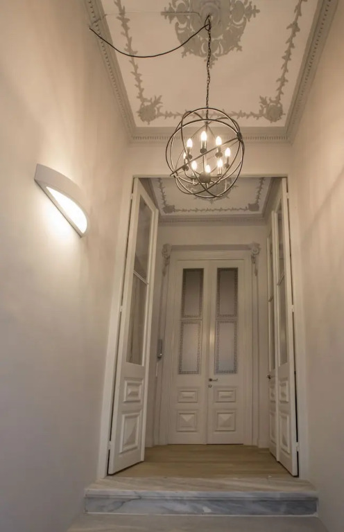 Magnificent neoclassical apt in Syntagma-Plaka by GHH