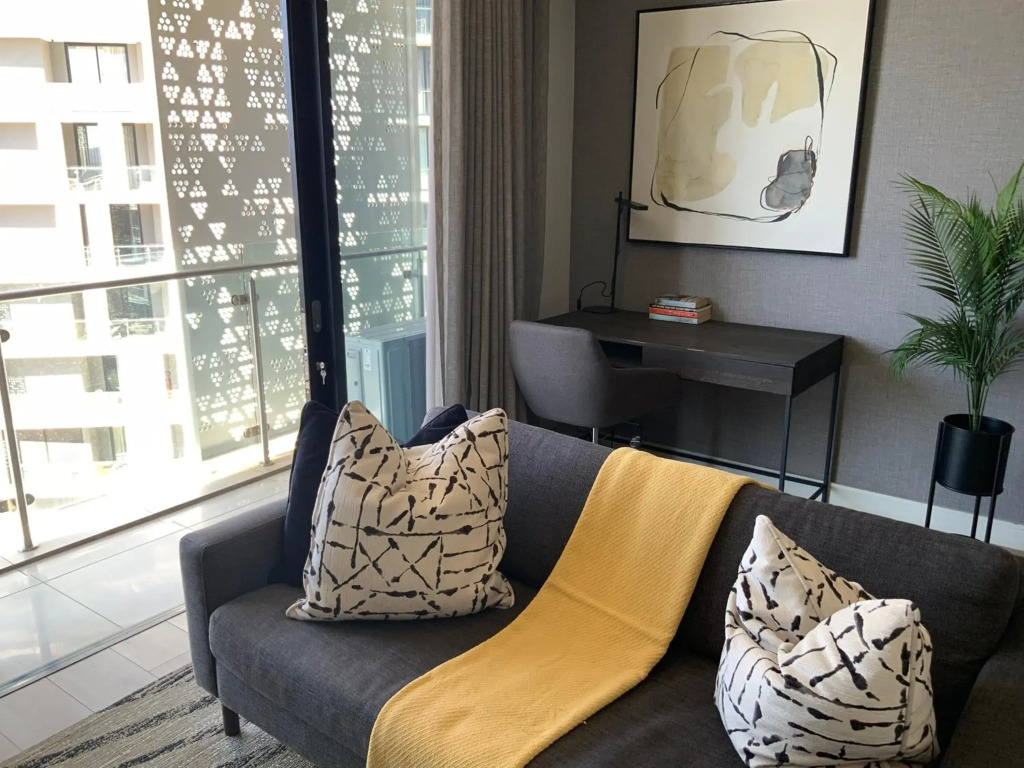 5 Star Elegant Apartments, Ellipse Waterfall City, Johannesburg