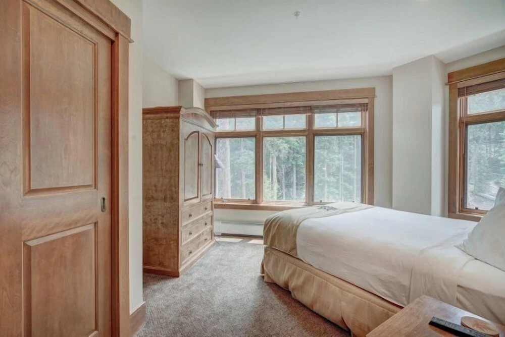Lone Eagle 2 Bedroom Condo