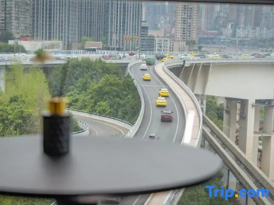 Yiduo Riverview Hotel (Chongqing Liberation Monument Hongya Cave)