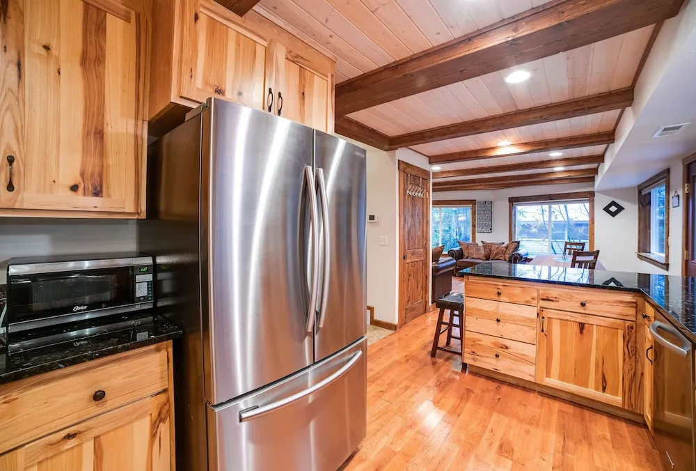 50mbr - Hot Tub - Pets Ok - Wi-fi - Sleeps 8 3 Bedroom Home
