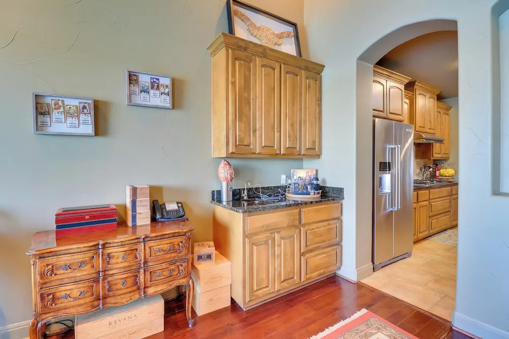 Top-floor Lake-view Condo w/ Boat Dock Access