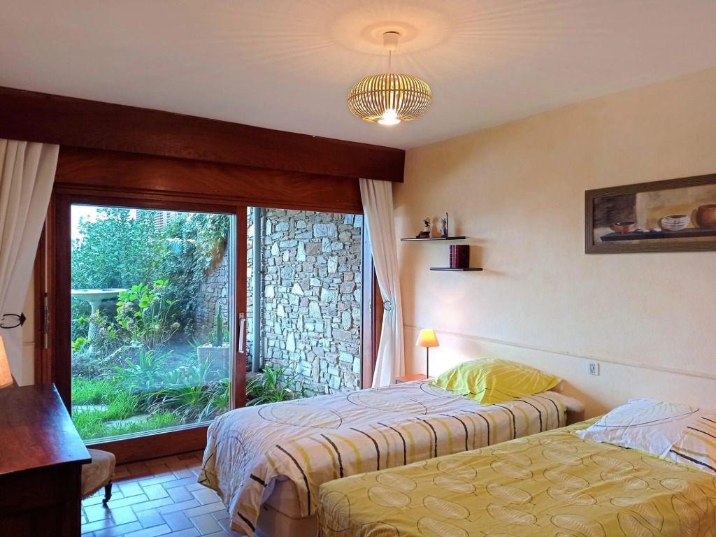 Lush Holiday Home in Bormes les Mimosas with Swimming Pool
