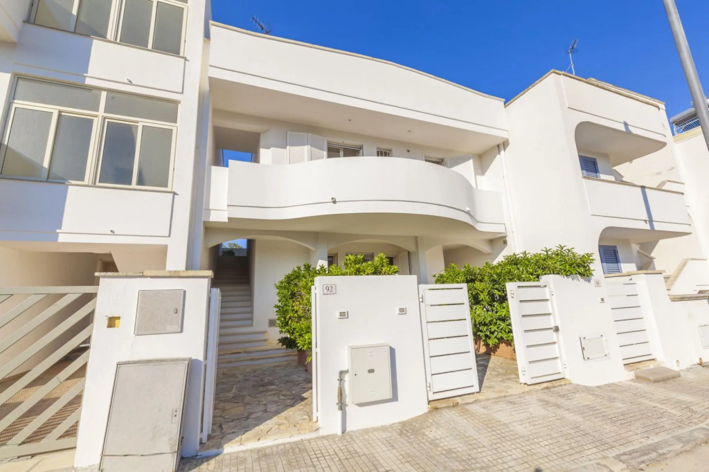 Holiday home with sea-view terrace in Castro-Bellaria PP