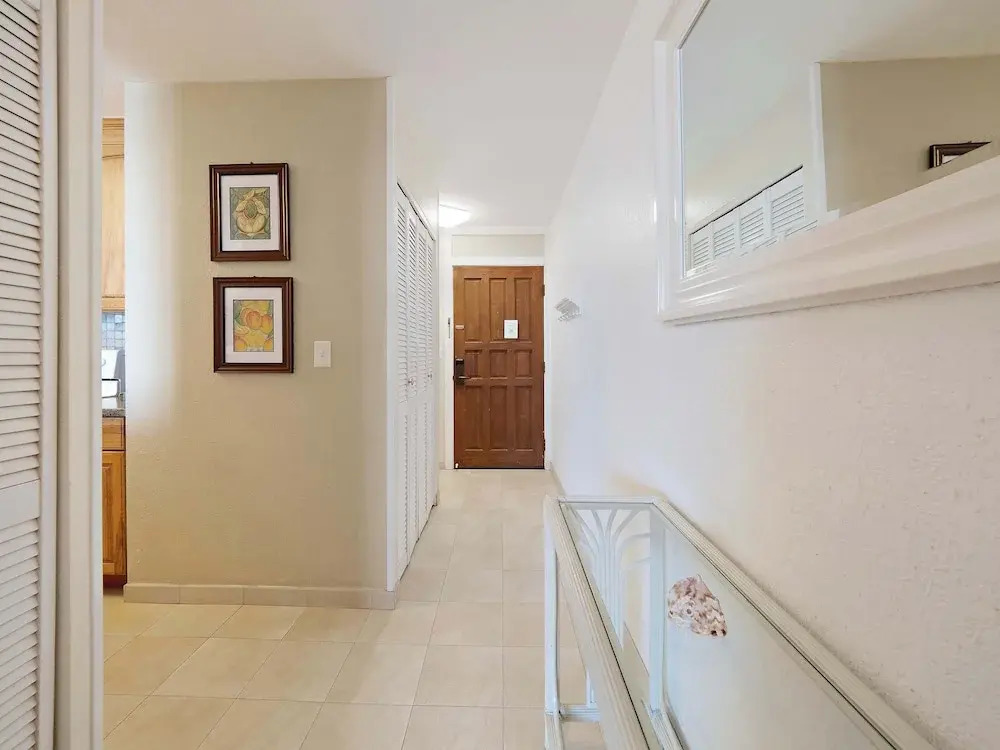 Kona Reef F2 Charming Oceanfront Condo for 4!