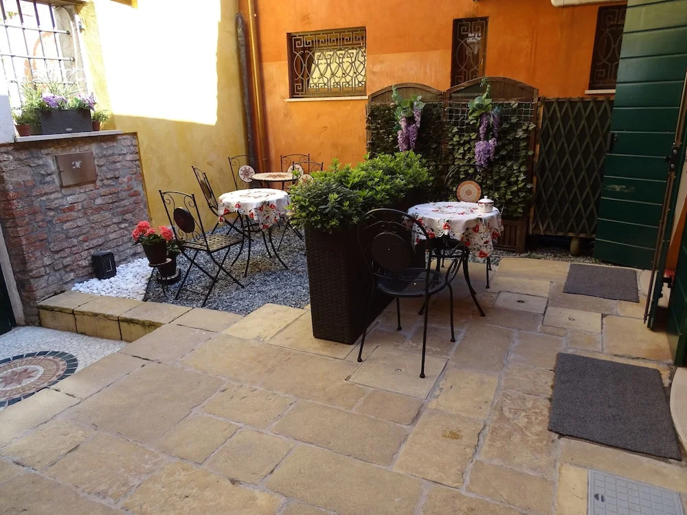 Venice Dose Suite