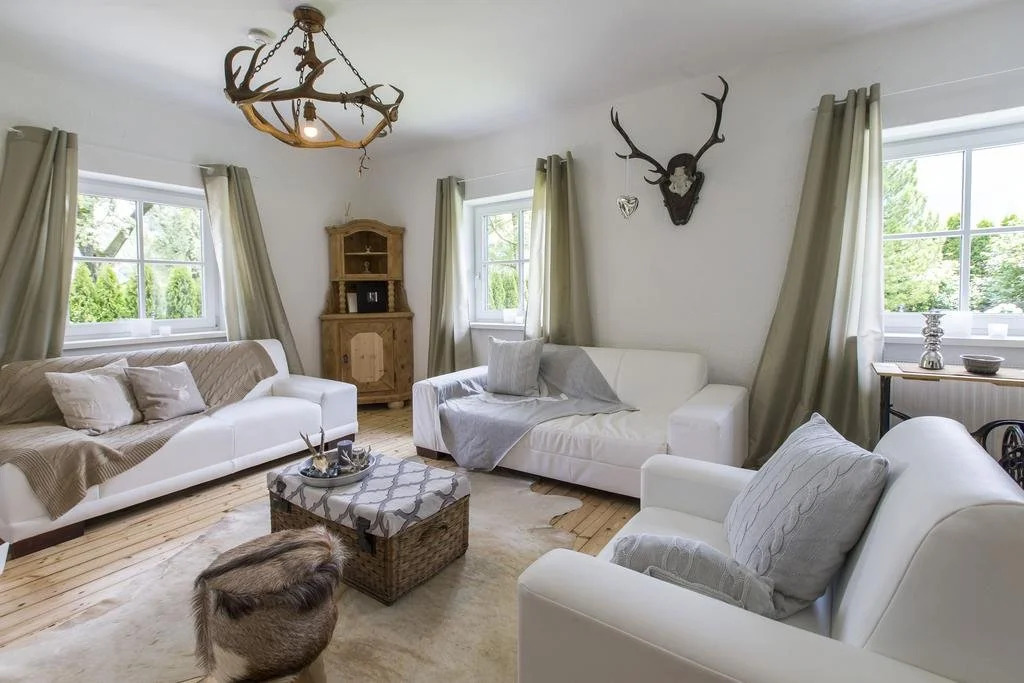 Forest Chalet, all famous ski areas around us, 15 min to city of salzburg, mountainview, panorama sauna, bath whirlpool, fire pit in garden up to 10 p