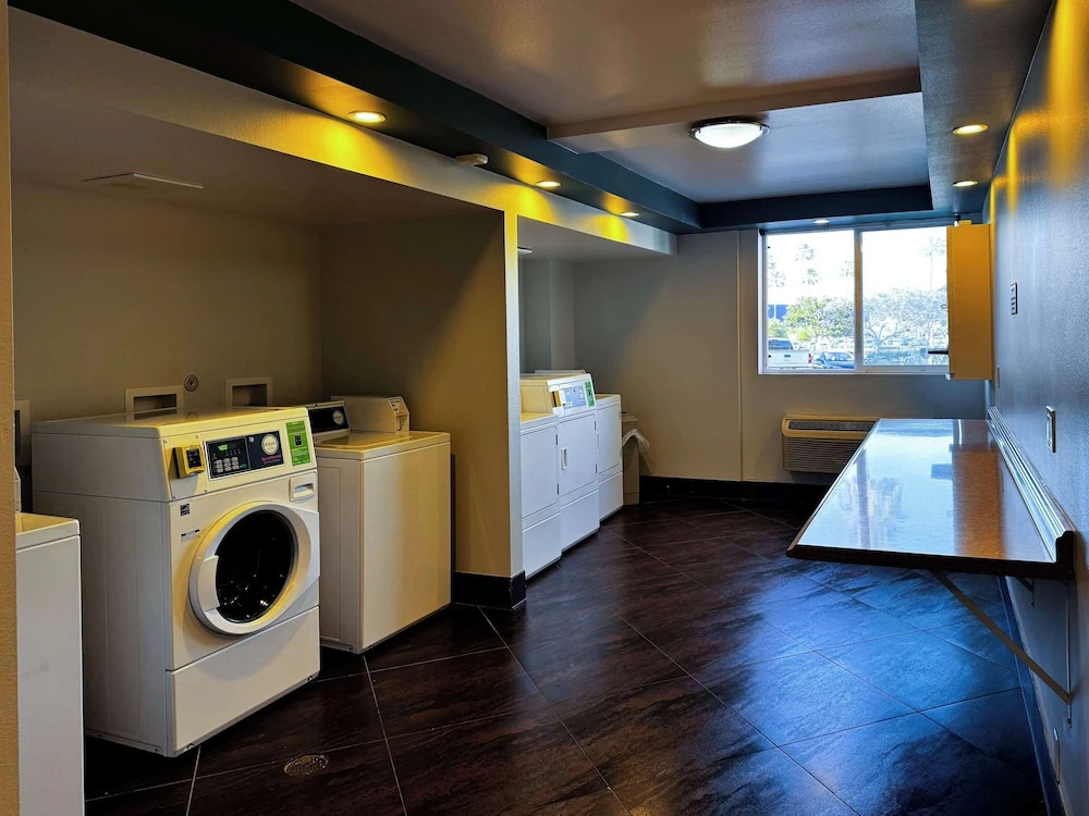 Studio 6 Suites Carson, CA