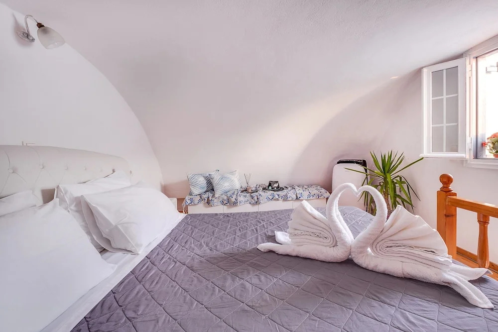 Paradise, Traditional Cycladic House
