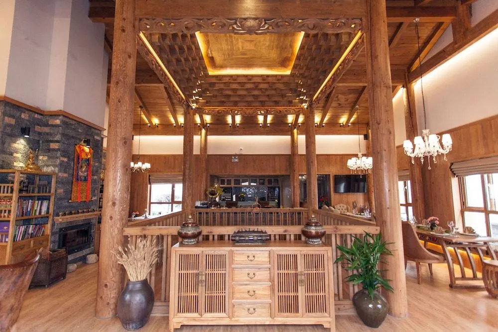 Shangri-La Ganden Manor Hotel by Floral Lux