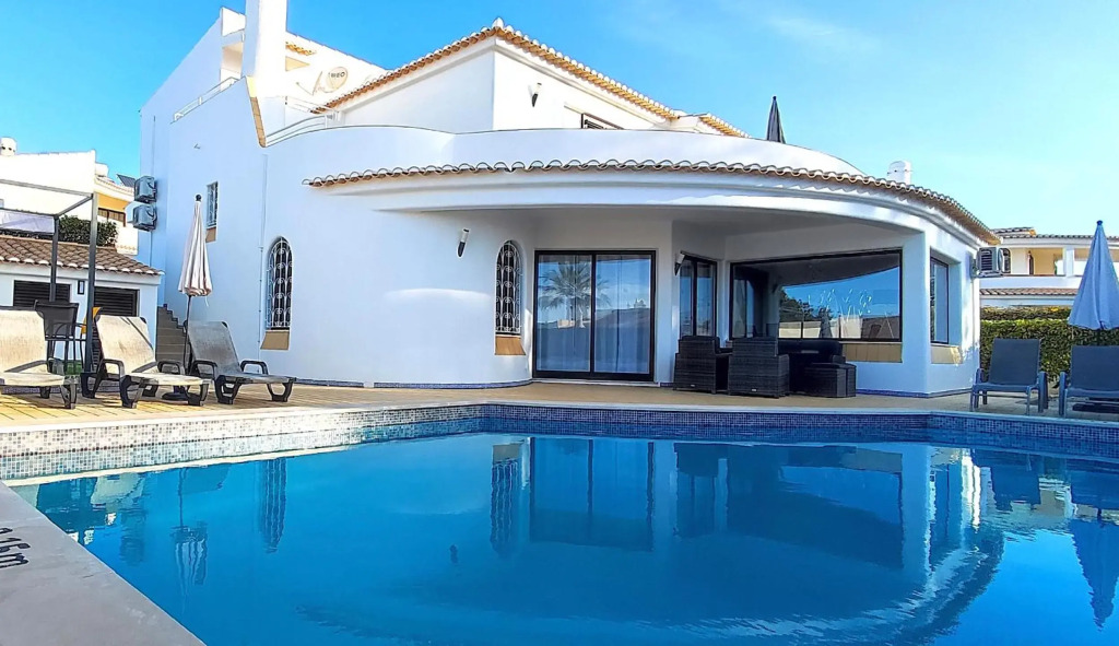 Villa Cristina 17 - Pool & 10 min walk from beach