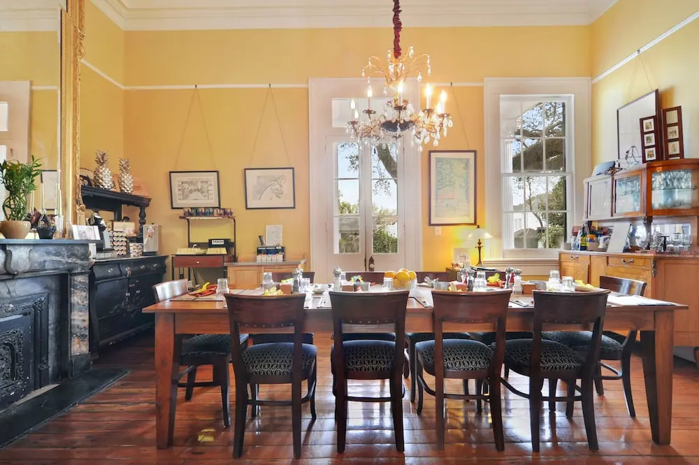 Ashtons Bed and Breakfast