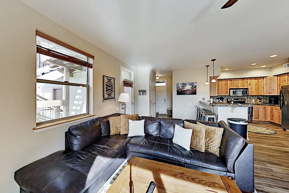 New Listing! Stylish W/ Garage & Hot Tubs 3 Bedroom Condo