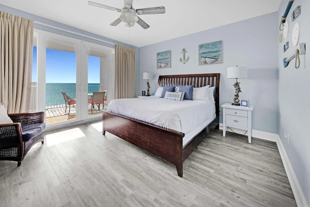 Laketown Wharf 1120