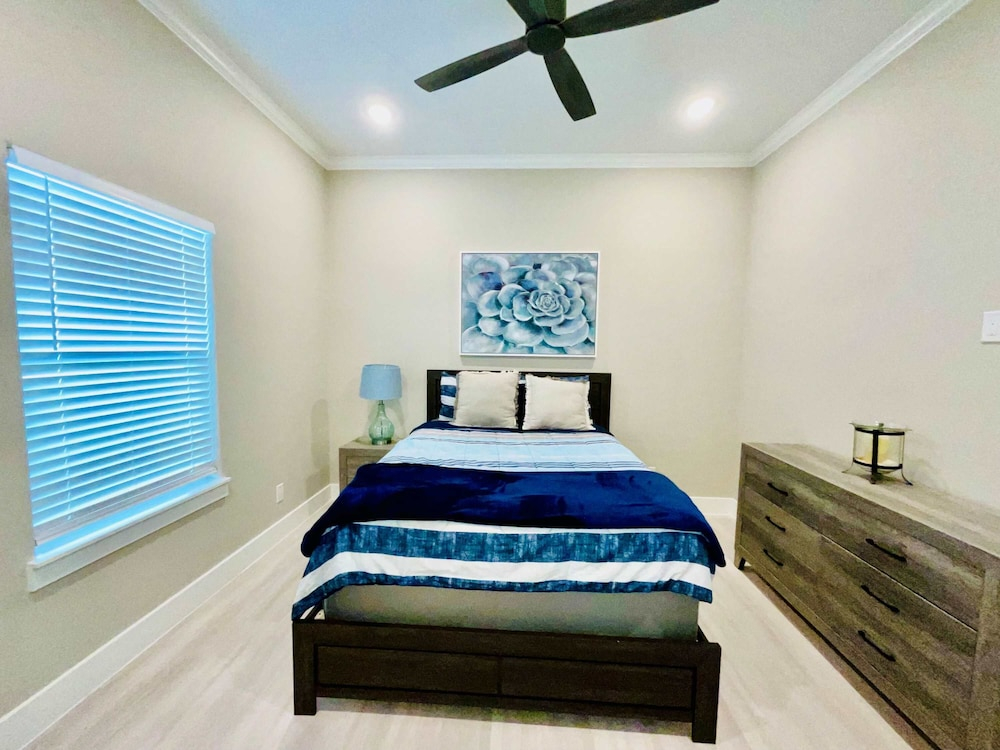 Kemah Marina  Home for 8