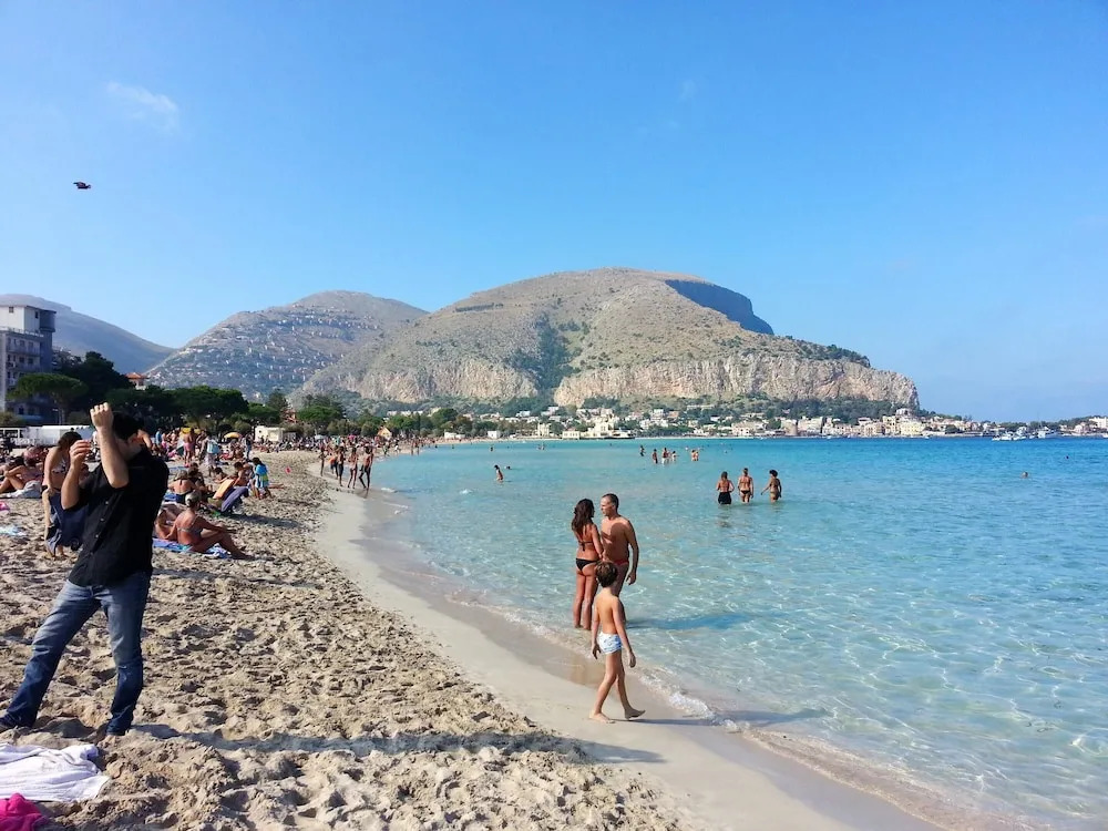 Apartment with 2 Bedrooms in Palermo, with Furnished Balcony And Wifi - 970 M From the Beach
