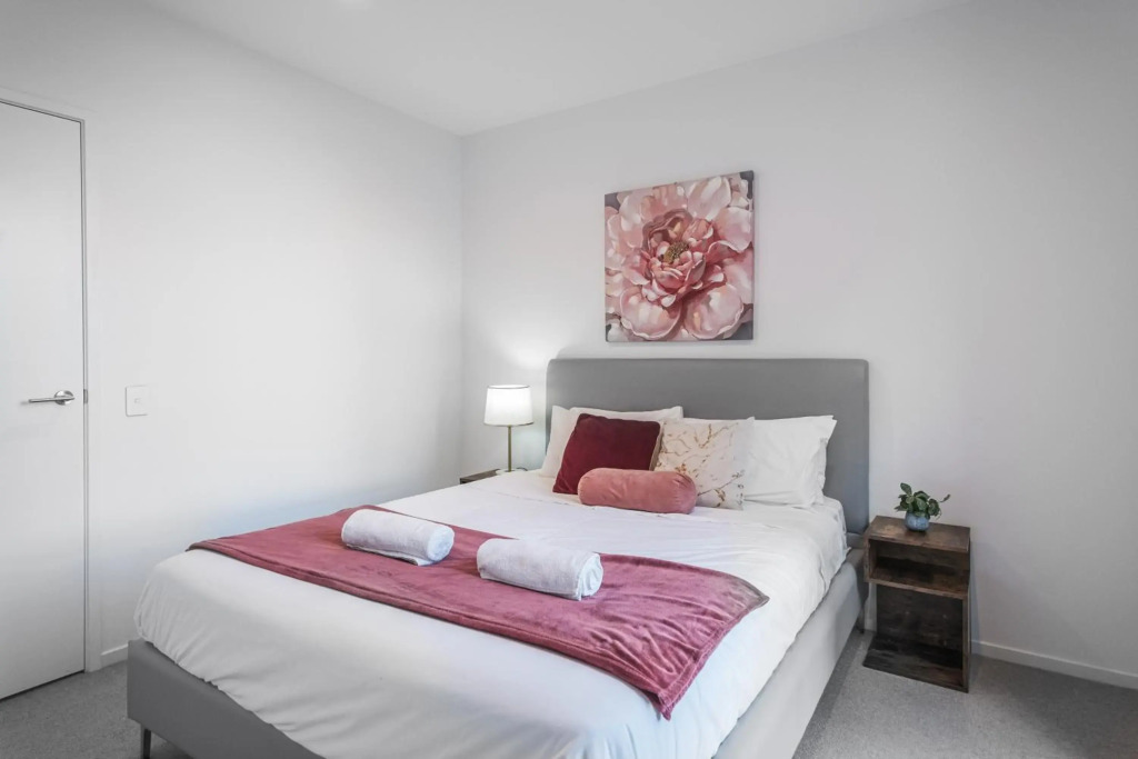 FS108c Exquisite and warm 1BR nest in Footscray Pool Gym