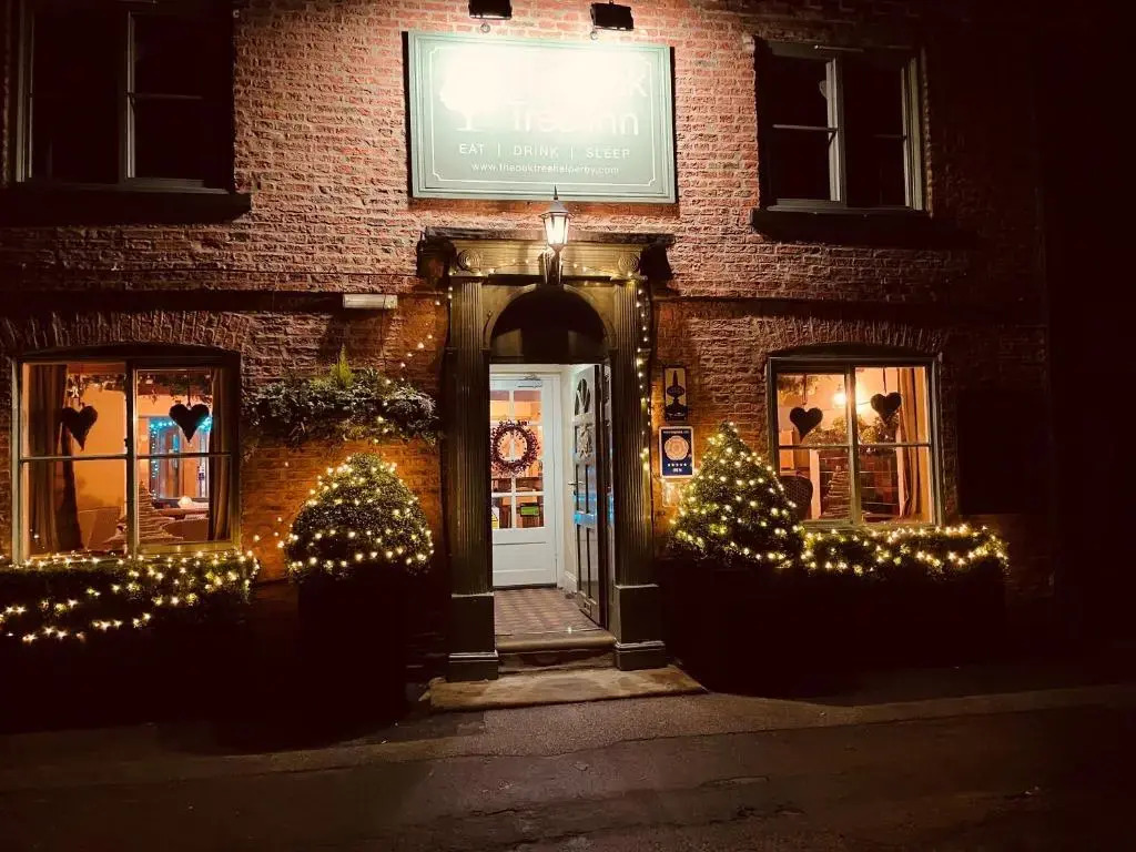 Oak Tree Inn