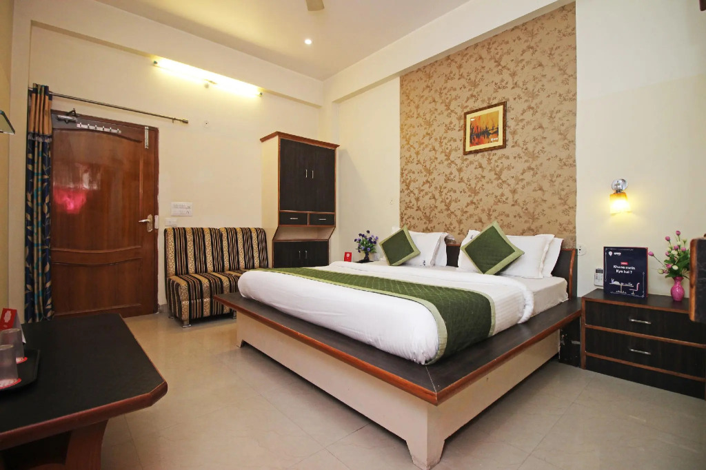 OYO 9388 Yash Hotel