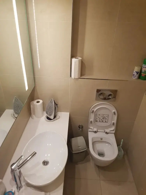 studio unit with pool and gym