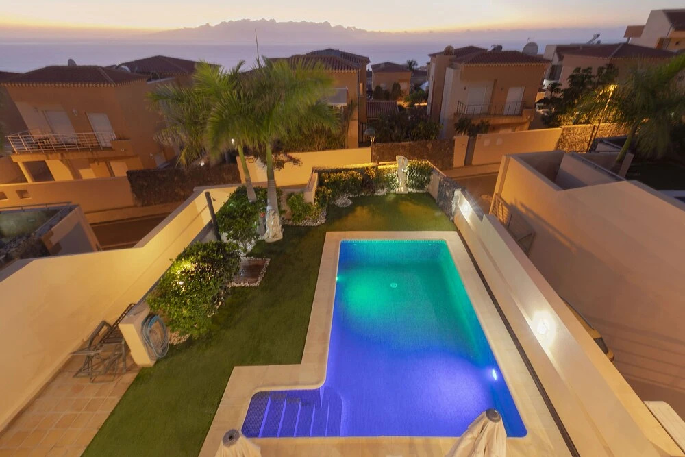 My Island Escape - Sea Views - Private Pool, Sauna