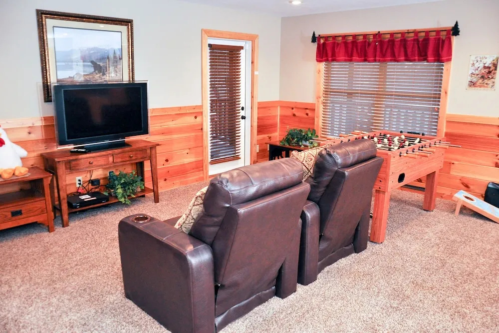 SUNSET POINTE - 5 Br Cabin