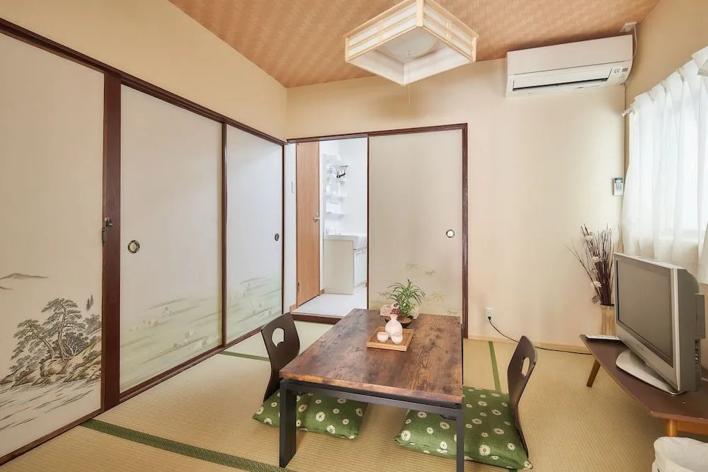 Sakuragawa no midoribashi Japan Villa/Osaka castle