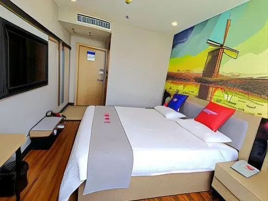 Junyi Select Hotel (Yinan Zhisheng Tangquan store)