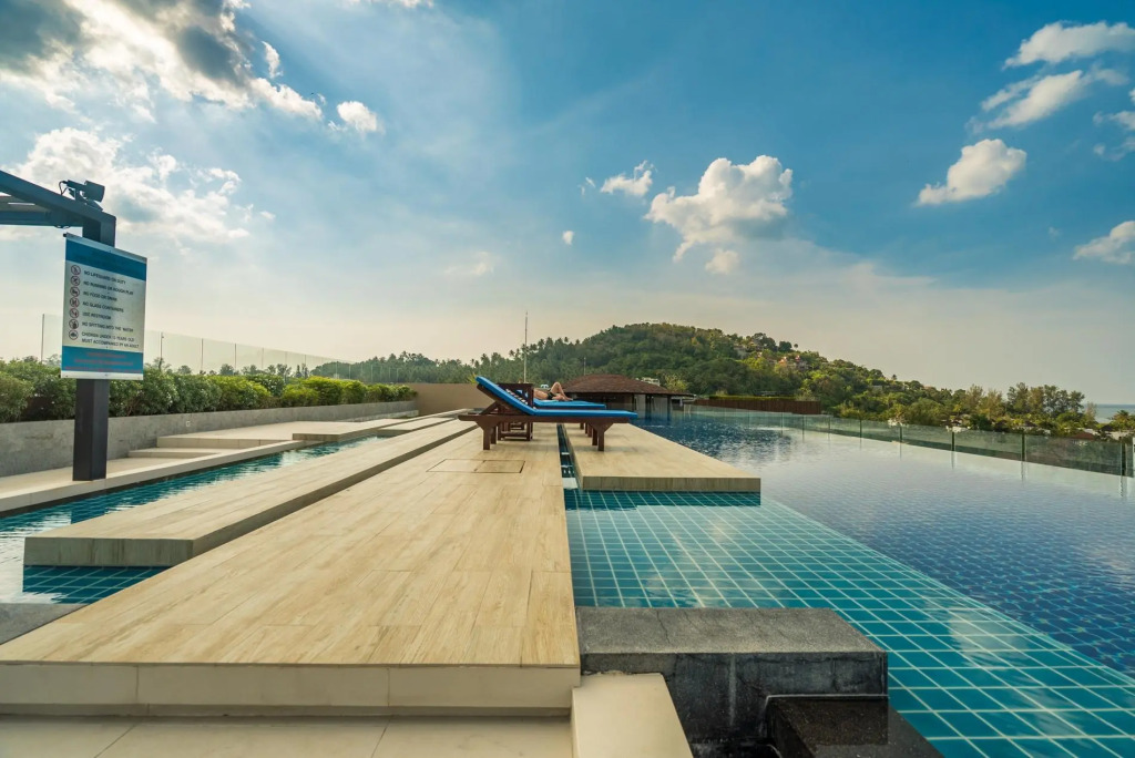 Pool access duplex in Surin condo for 4 people