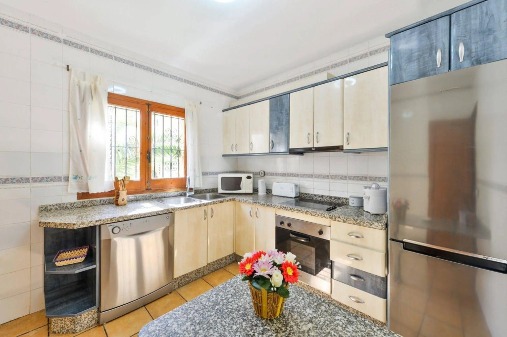 Villa by Playa den Bossa & Ibiza town 7min, BBQ