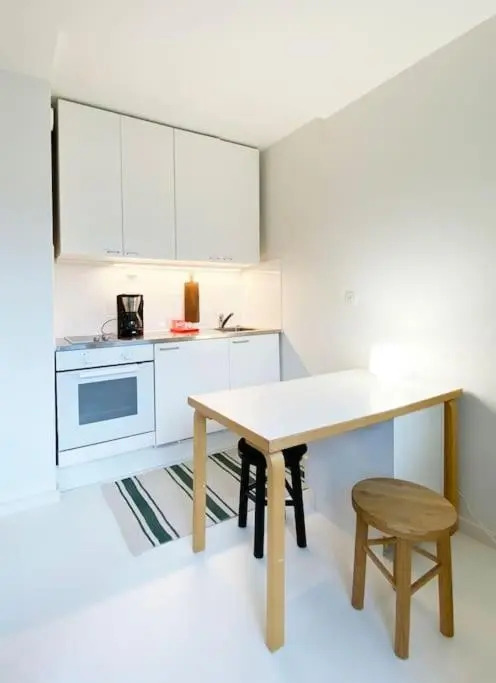 Bright studio with great location. Huge glazed balcony.