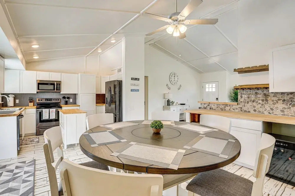 Welcoming Group Getaway w/ Pool & Patio in Peoria!