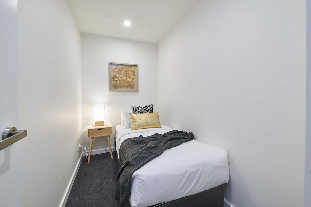 Mega Style Apartments The International