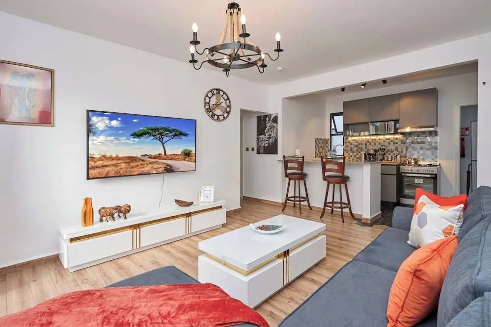 Sunset Escape Apartment Modern & Spacious Two Bedroom in Tatu City