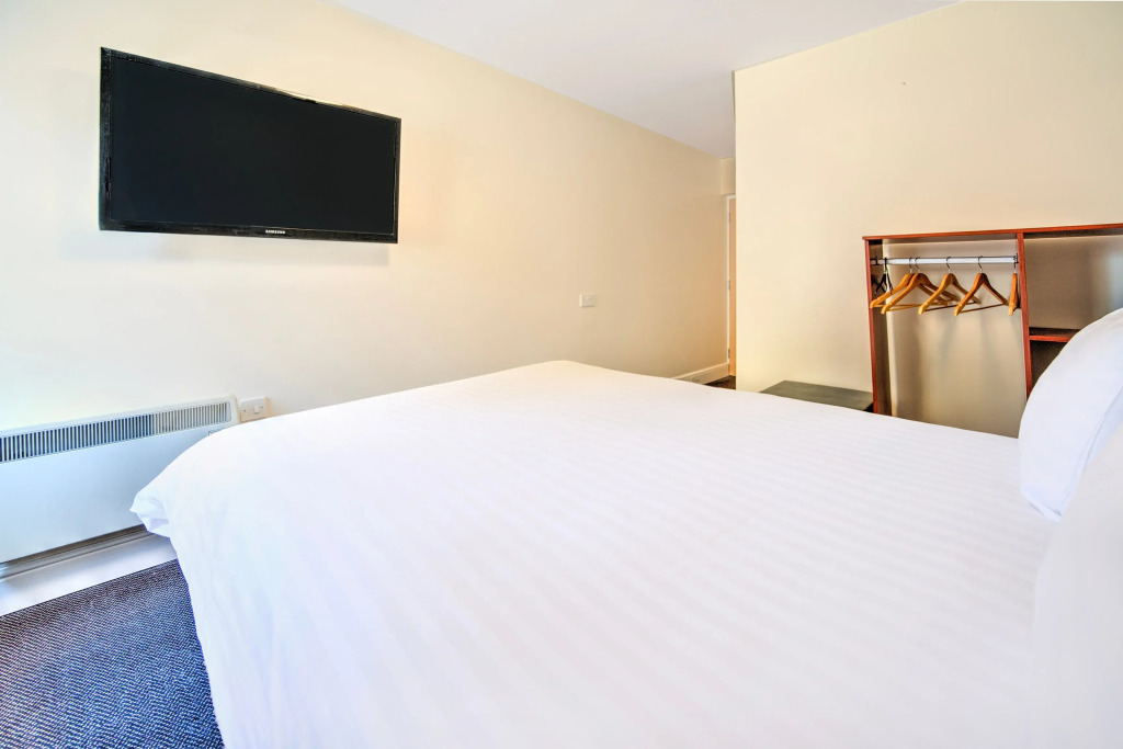 GO2 Gloucester Hotel by OYO