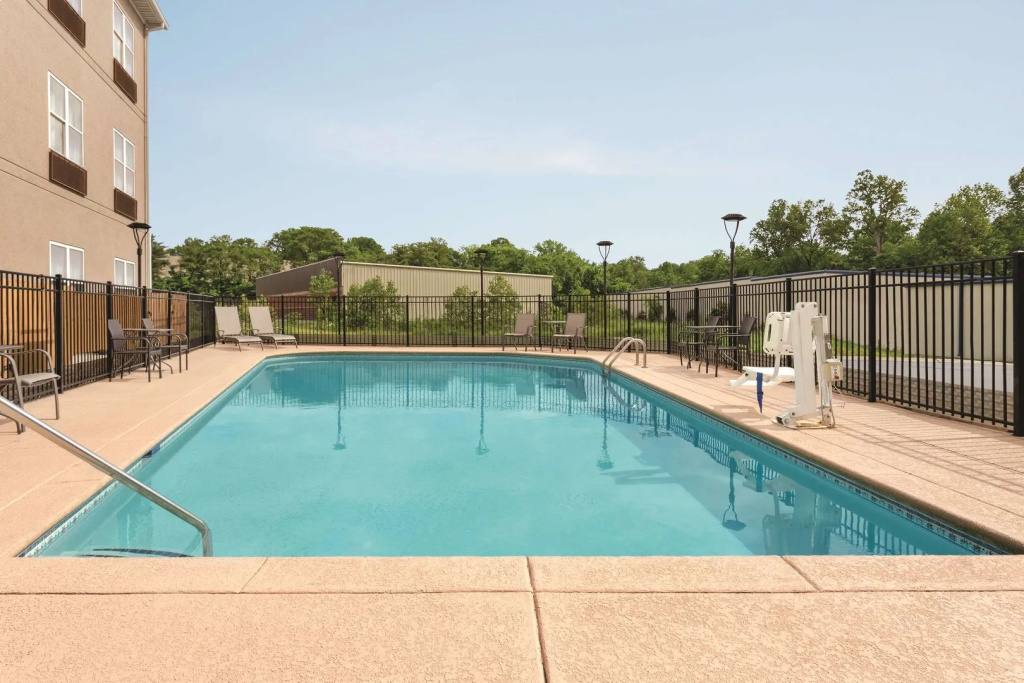Country Inn & Suites by Radisson, Nashville Airport East, TN