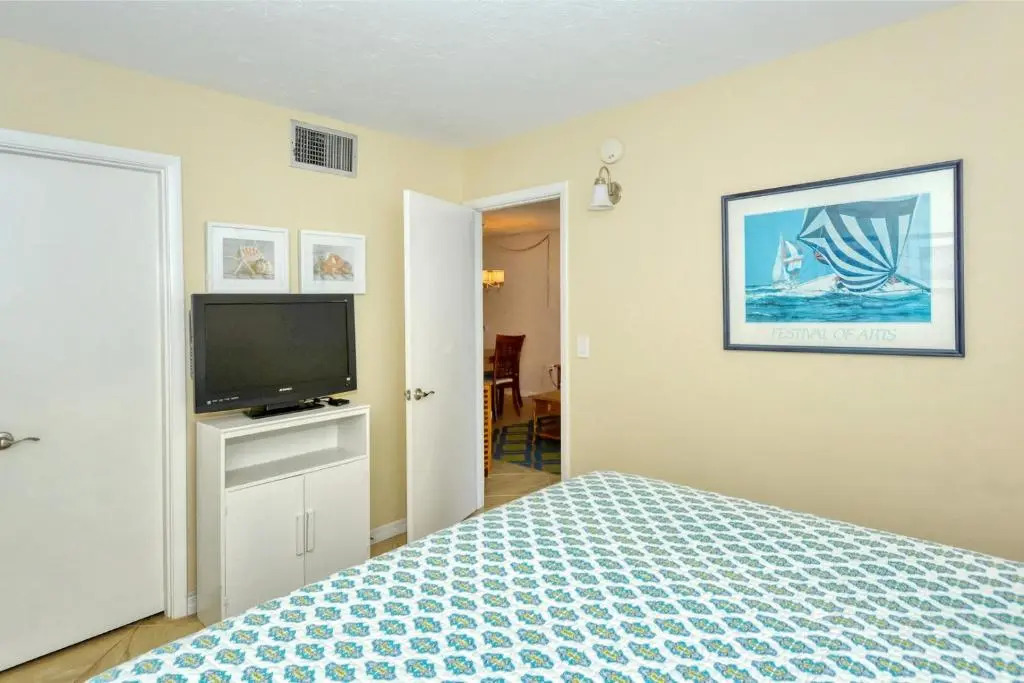 LaPlaya 101E-Relax on your private lanai under the palms!