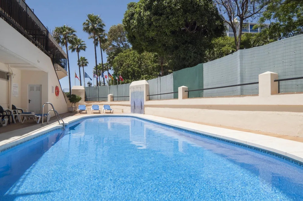Eden Roc BeachFront Apartments