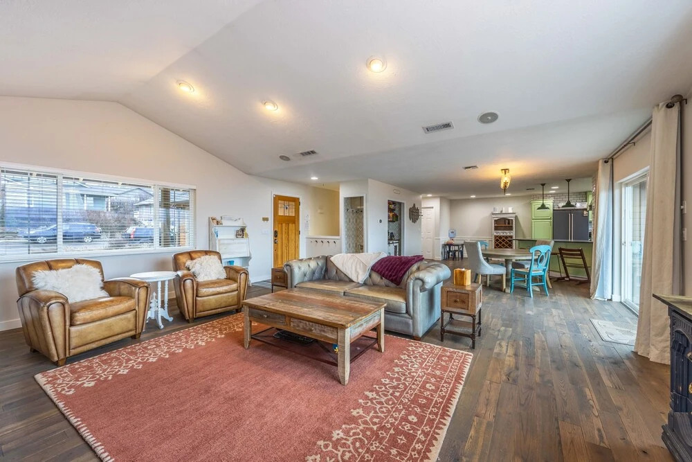 Westside Mountain View 2 Bedroom Home by RedAwning