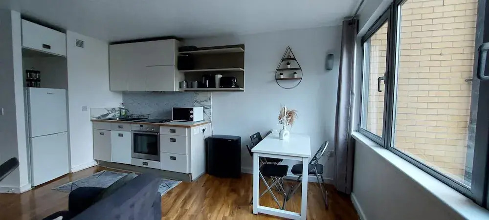 1br-4guests-pool-gym-parking-neargreenwich