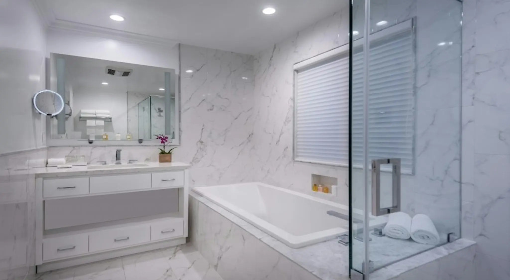 Beverly Hills Plaza Hotel & Spa