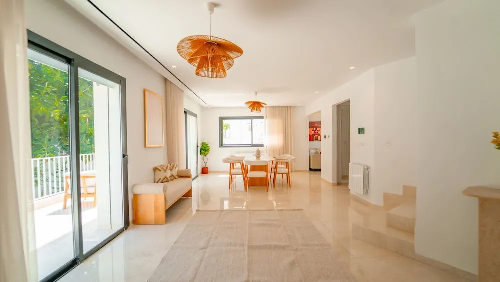 Villa Malaga Luxury for 10 in Central Marsa